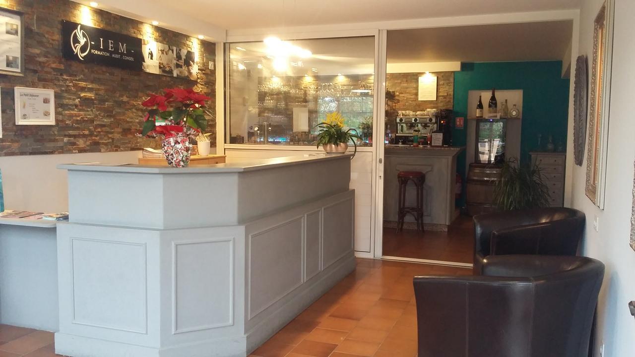 Hotel Restaurant Les 3 Chenes Fréjus Exteriér fotografie
