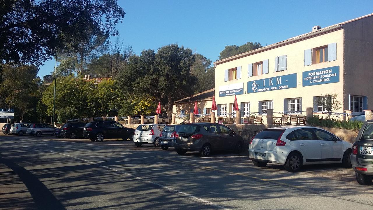 Hotel Restaurant Les 3 Chenes Fréjus Exteriér fotografie